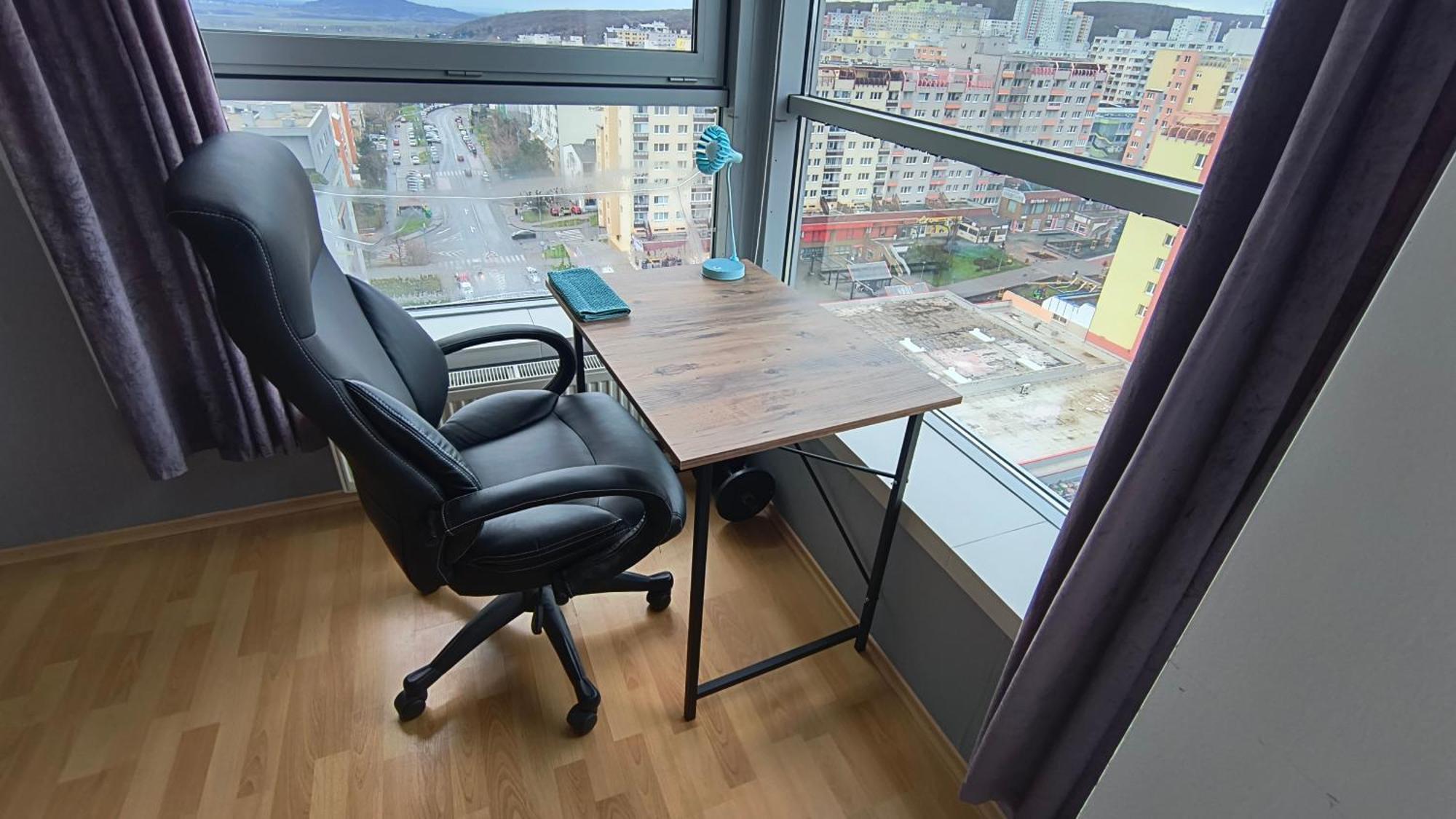 Pretty View Apartment, Private Parking, 8min To Center By Car Apartmán