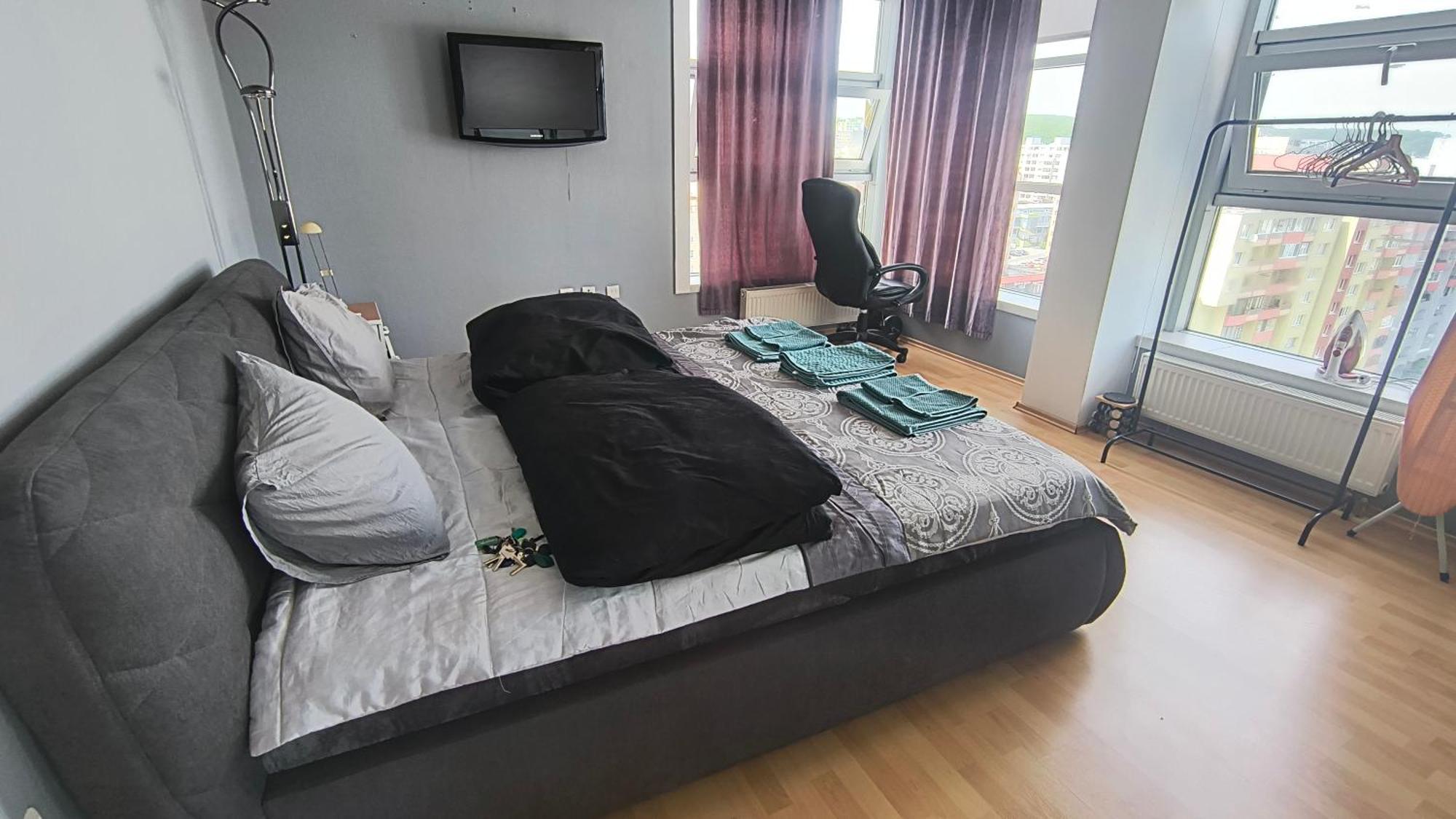Pretty View Apartment, Private Parking, 8min To Center By Car